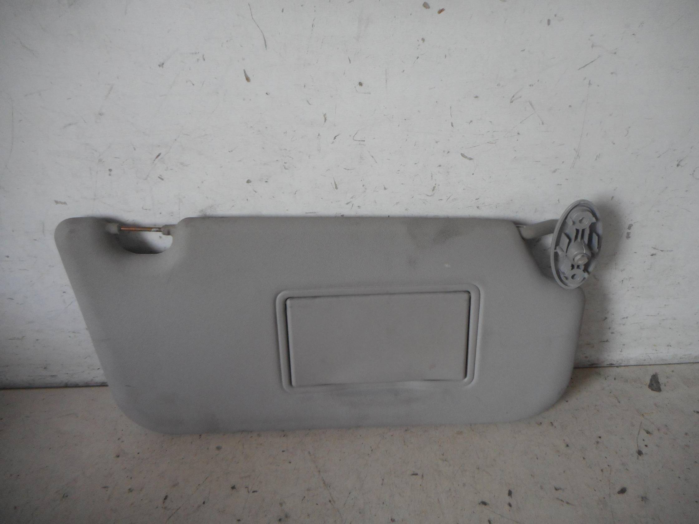 Aletta parasole parabrezza dx.